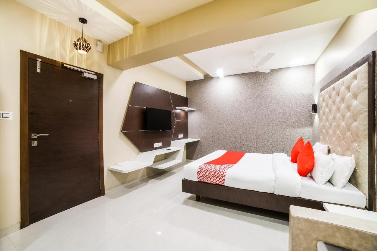 Capital O 41587 Hotel Airport Inn One Ahmedabad Exterior foto