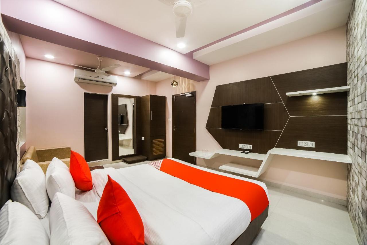 Capital O 41587 Hotel Airport Inn One Ahmedabad Exterior foto
