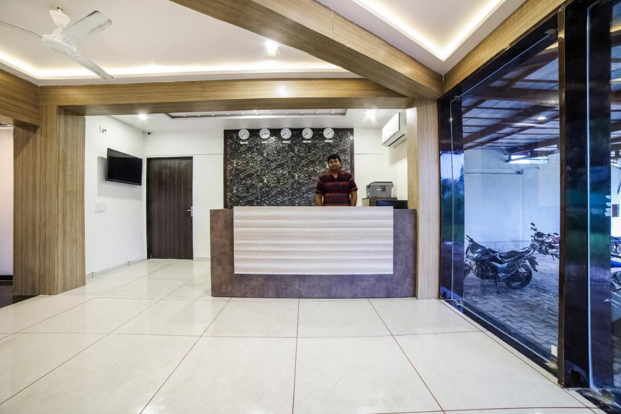 Capital O 41587 Hotel Airport Inn One Ahmedabad Exterior foto