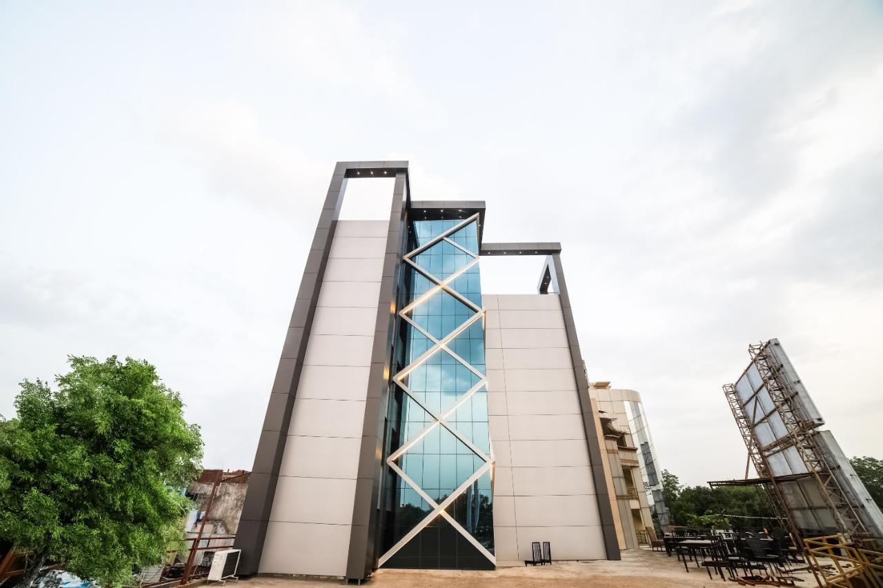 Capital O 41587 Hotel Airport Inn One Ahmedabad Exterior foto