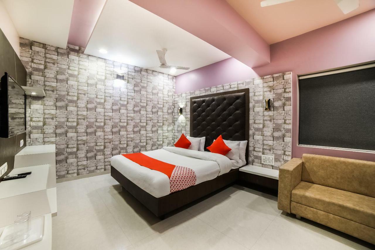 Capital O 41587 Hotel Airport Inn One Ahmedabad Exterior foto